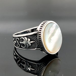 Mens Mother of Pearl Ring , Minimal Silver Ring , Modern Silver Pearl Ring , Oval Pearl Gemstone Ring , 925k Sterling Silver Ring