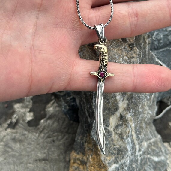 【値下】宝野アリカ 少女貴族 騎士乙女SWORDネックレス Men Silver Sword Necklace , Green Emerald Stone Sword Necklace