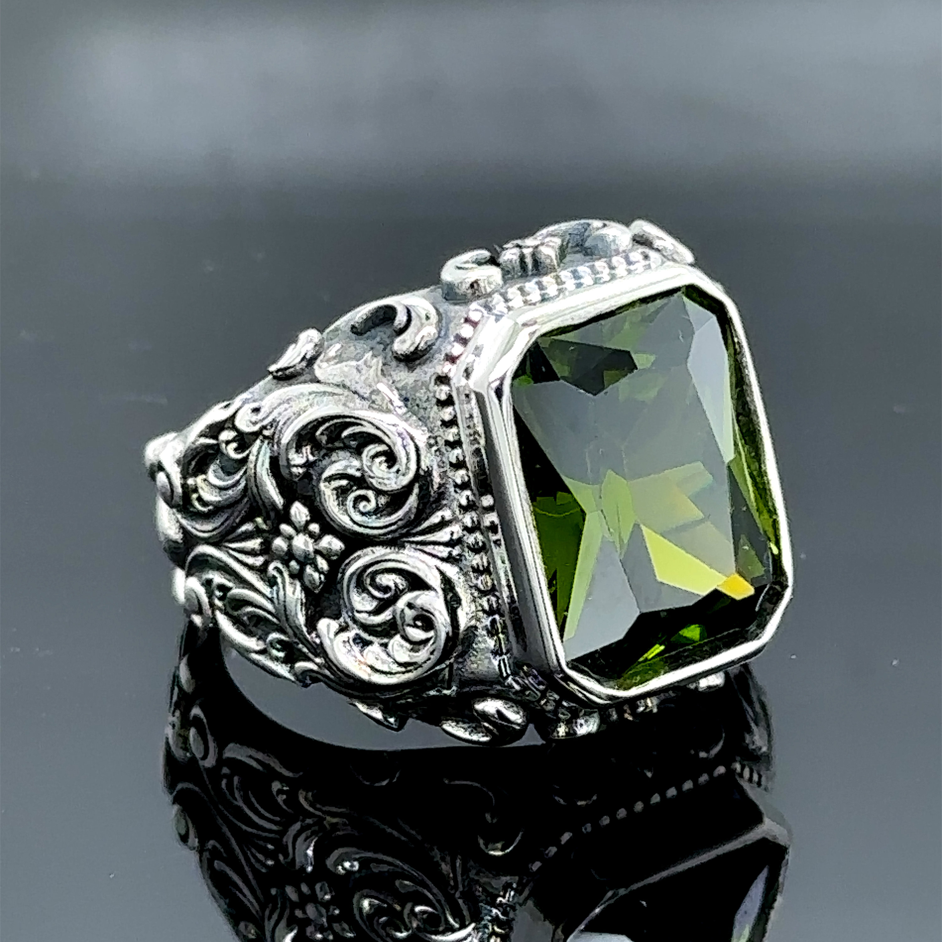 Bague Réglable Argent 925 - Péridot Brut Sertie - Création Unique Atelier Lunaire - Écrin Offert
