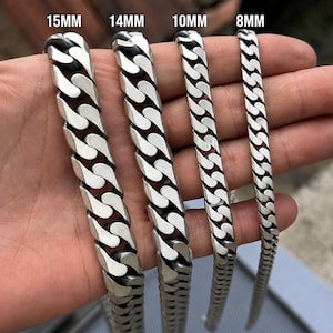 Può includere: Quattro catene d'argento di diverse larghezze sono esposte. Sono etichettate 15 mm, 14 mm, 10 mm e 8 mm. Le catene hanno una finitura lucida e un classico design a maglie. L'immagine evidenzia le diverse dimensioni disponibili.