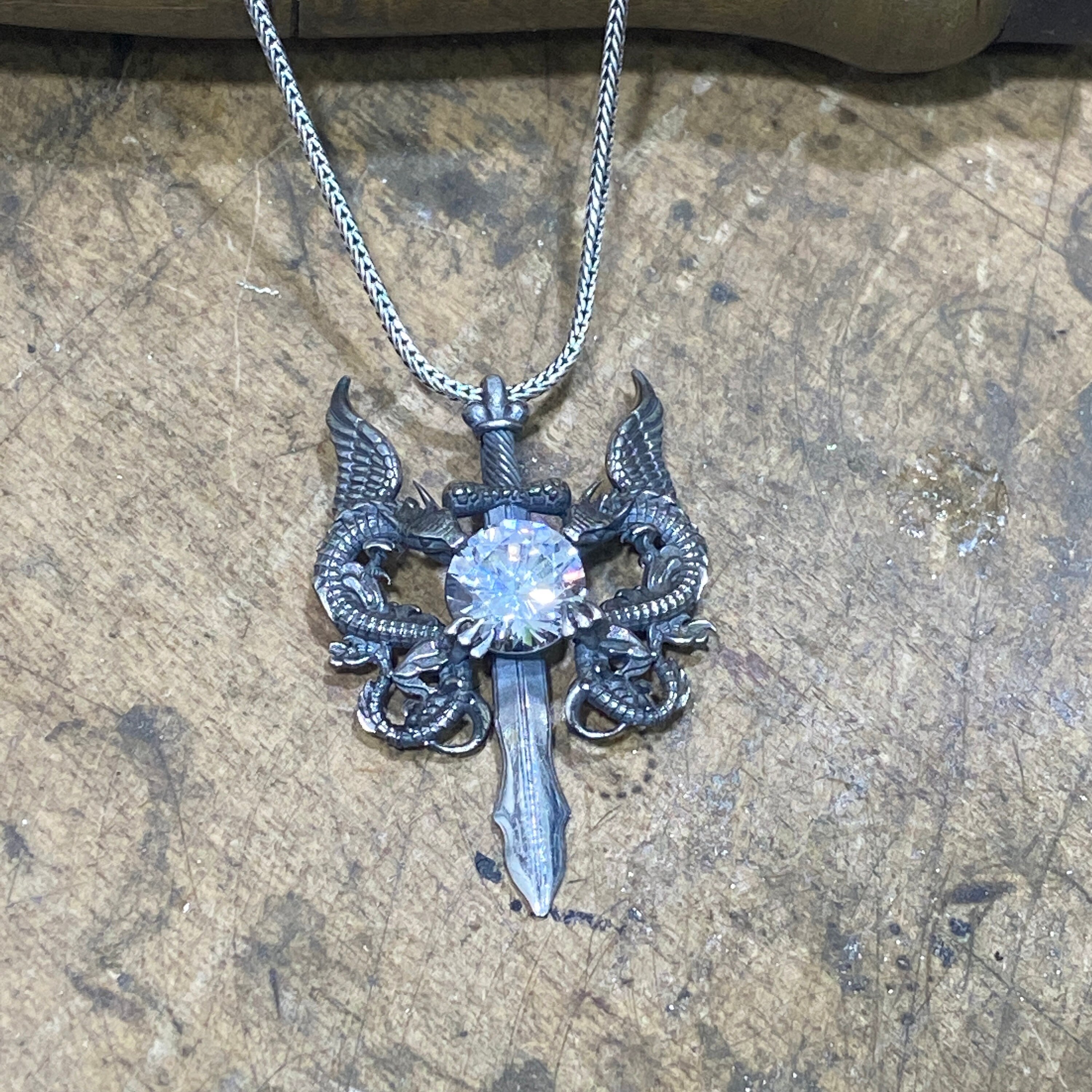 Double dragon pendant deals