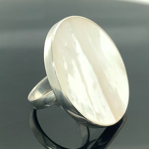 Silver Mother of Pearl Ring , Round Pearl Ring , Handmade Ring , Natural Gemstone , Elegant Ring ,925k Sterling Silver Ring ,Gift For Her