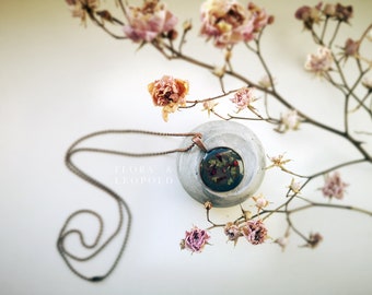 Necklace "Angelika" | round pendant with dried flowers in resin incl. chain