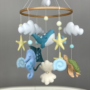 Neutral mobil för baby i havet Nautisk spjälsängsmobil Mobil för havsdjur Personlig mobil för val Nybliven mammapresent bild 4