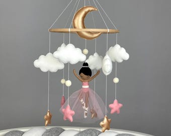 Mobile bébé fille Ballerine peau foncée Ballerine mobile Ballerine pour chambre d'enfant Ballerine afro-américaine en feutre Mobile pour berceau ballerine