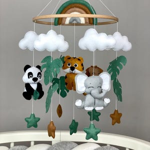 Safari baby mobile Safari nursery decor Neutral mobile Baby crib mobile rainbow Safari felt animals Safari baby shower