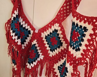 Haut au crochet fait main grand-mère carré rouge/blanc/bleu avec pompons