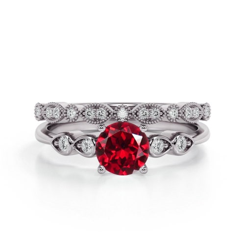Round Cut Red Garnet Engagement Ring Set, Natural Red Garnet Wedding Ring Set, 14 Gold Red Garnet Vintage Bridal Set, Antique shops 2pcs Ring Set.