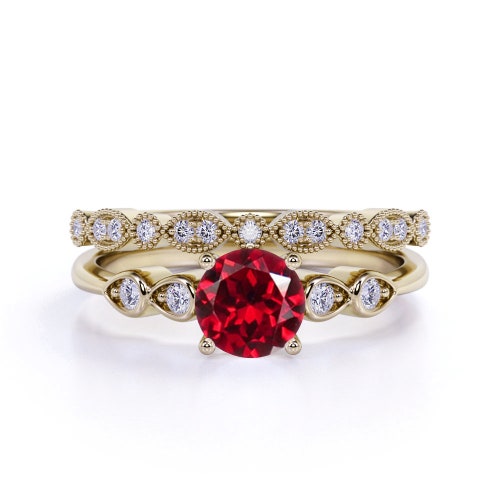 Round Cut Red Garnet Engagement Ring Set, Natural Red Garnet Wedding Ring Set, 14 Gold Red Garnet Vintage Bridal Set, Antique shops 2pcs Ring Set.