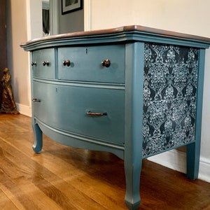 Sold.Accent Table