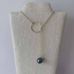 Tahitian lariat necklace