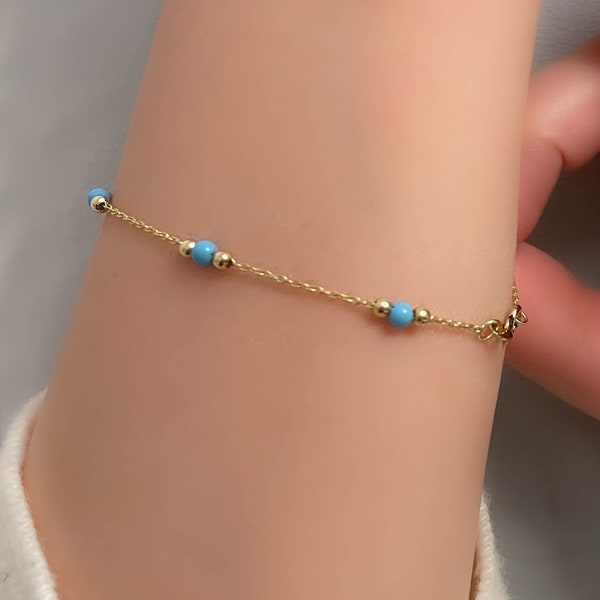 December Birthstone, 14k Gold & Turquoise Beaded Sierlijke Armband, Aqua Blue Layering Bracelet, Fijne sieraden, Afstudeercadeau, Cadeau voor haar