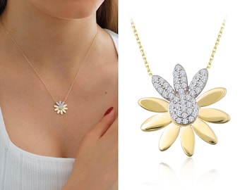 Daisy Charm Necklace for Spring Blossom | 14k Gold Gemstone Paved Flower Necklace as Perfect Birthday Gift for Loved Ones & Casual Daily Use