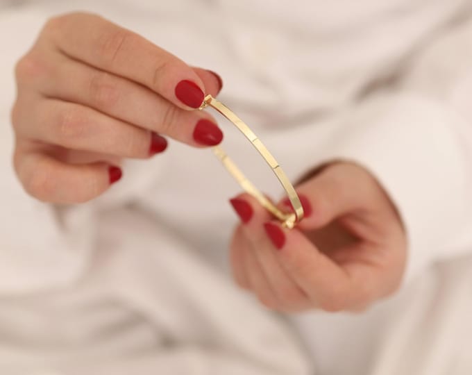 14k gold sturdy oval bangle | 3mm hinged bracelet, wide bangle, stackable jewelry, sparkley cuff bracelet, engraved bangle, mom's day gift