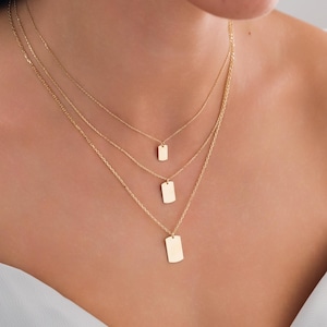 Colar com placa de identificação em ouro 14k | Colar minimalista com gravura da amizade | Colar com nome inicial em ouro | Presente para namorada, presente de Dia das Mães