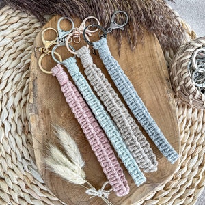Macrame keychain with loop
