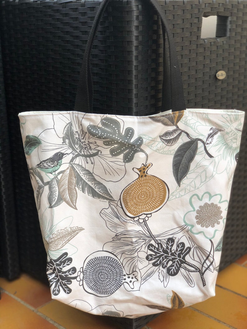 Tote bag