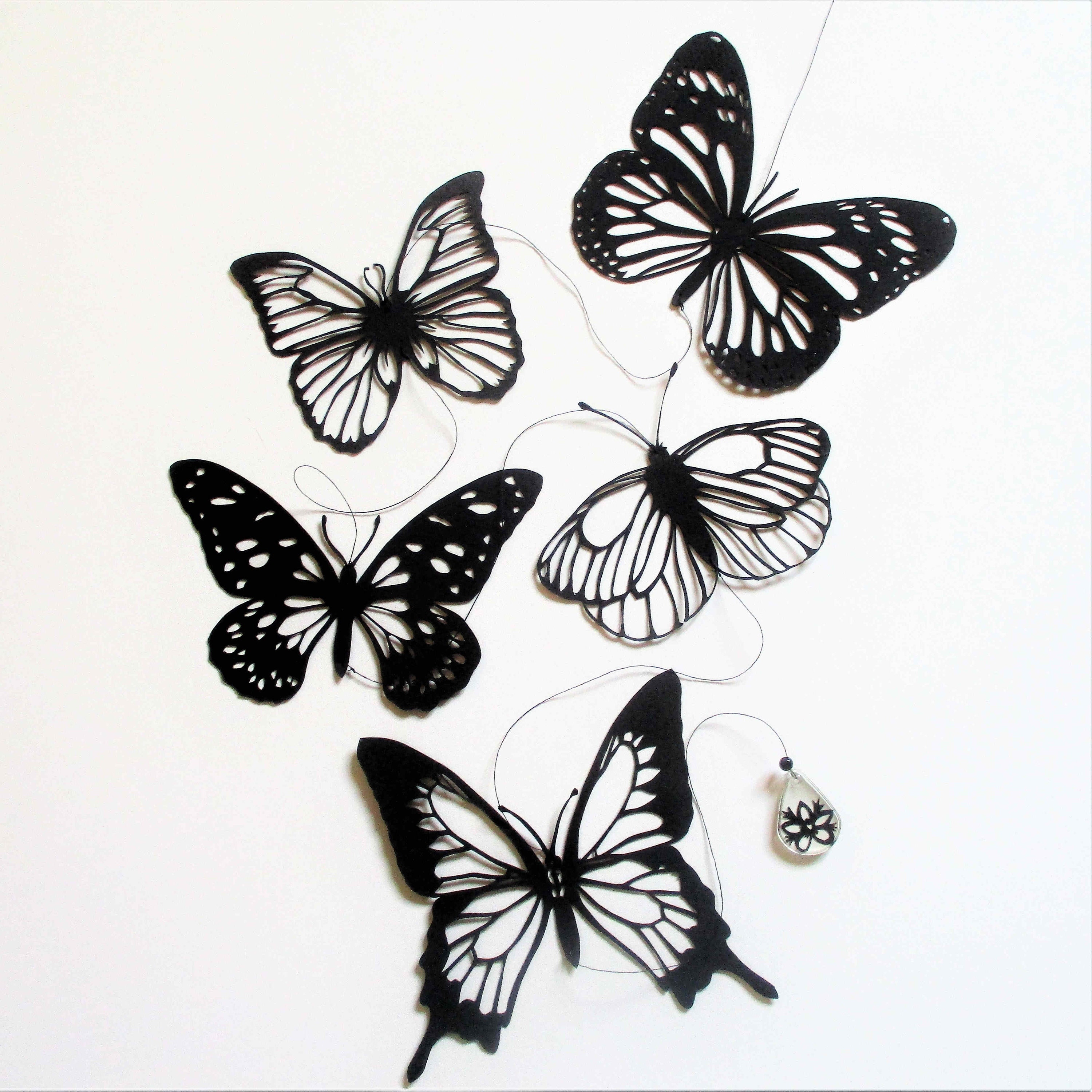 Guirlande Cinq Papillons Noirs, Papier Découpé à La Main et Au Scalpel, Perle en Résine Papier, Déco