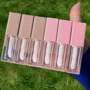 Conjunto de 10 tubos vazios para gloss labial de 5ml com tampa quadrada, aplicador grosso e rolhas.