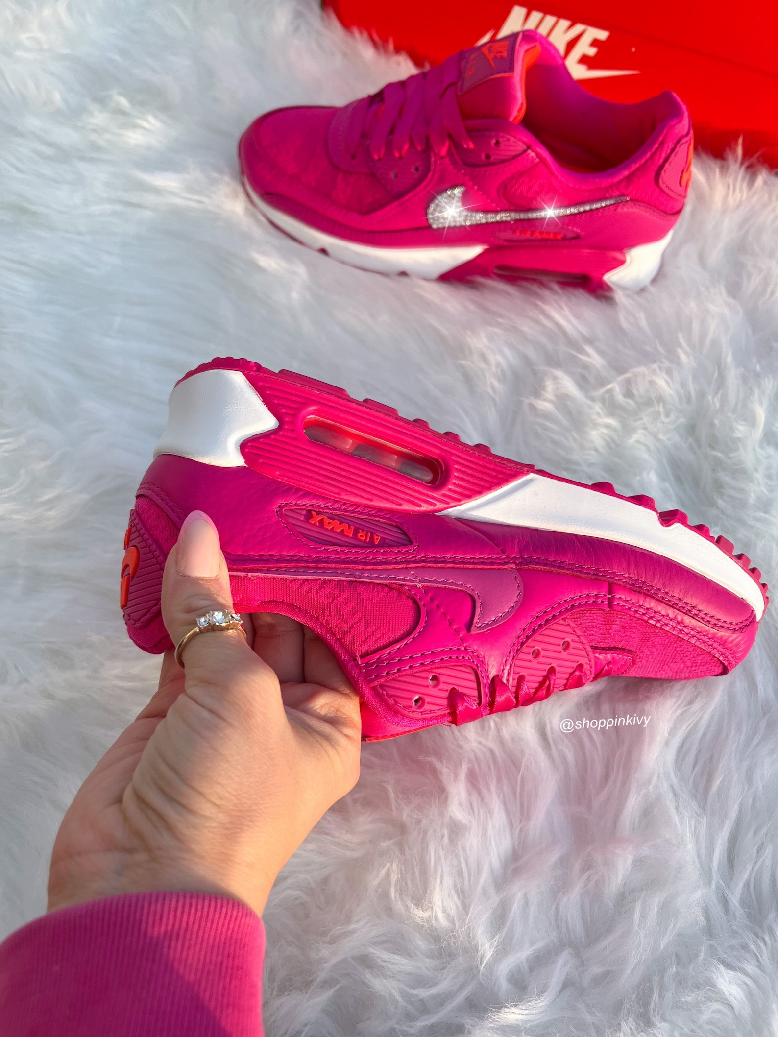 womens hot pink nike air max