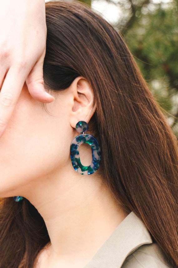 Green tortoise shell best sale earrings