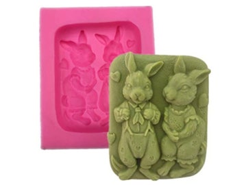 Stampo per sapone in silicone a forma di due coniglietti pasquali: strumento fai da te per realizzare una saponetta o una lozione
