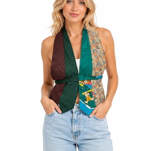 Gilet Halter Upcycled con Cravatte Vintage in Seta | Top Fatto a Mano Unico | Patchwork Necktie Vest | toni del verde/rosso fantasia