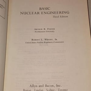 Puede incluir: P&aacute;gina de un libro abierto con el t&iacute;tulo "BASIC NUCLEAR ENGINEERING" en negrita. Es la tercera edici&oacute;n. Los nombres de los autores y sus afiliaciones se enumeran debajo del t&iacute;tulo, sobre papel crema.
