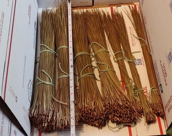 Long leaf pine needles 10.5 to 19 inches. Two pounds with 3 free Ounces. Total 35 Oz. for basket weaving. Has 1,400 or More Pine Needles