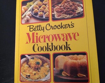 Betty Crockers Microwave Cookbook by Betty Crocker 1981 Hardcover ISBN 9780394517643 Like New, vintage
