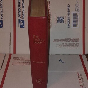 The Living Bible Paraphrased 1971 Red Tyndale Guidepost Edition Padded Hardcover Condition like New