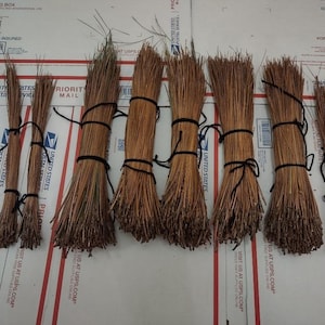 Long leaf pine needles 10.5 to 19 inches. Two pounds and 12 Ounces, Total 44 Oz., Has 1,770 or more Pine Needles, Basket weaving Pine Straw