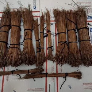 Long leaf pine needles 10.5 to 19 inches. Three pounds & 5 Ounces, Total 53 Oz. Has 2,120 Pine Needles or More., Basket weaving. Pine Straw