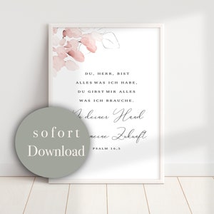 Könnte beinhalten: Ein druckbarer Wandkunstdruck mit einem Aquarell-Blumendesign in Rosa- und Grautönen. Der Text lautet "DU, HERR, BIST ALLES WAS ICH HABE. DU GIBST MIR ALLES WAS ICH BRAUCHE. In deiner Hand meine Zukunft PSALM 16.5"