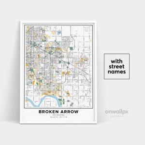 Puede incluir: Impresión enmarcada del mapa de Broken Arrow, Oklahoma, con nombres de calles. El mapa presenta un diseño detallado con un río azul y áreas sombreadas en verde y amarillo. El texto "BROKEN ARROW OKLAHOMA" está en la parte inferior.