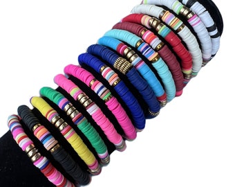 FAERLIIRY Set Di 7 Bracciali Elastici Heishi A Tema Natalizio - Perline Acriliche Con Scritte Merry Joy E Distanziatori Oro - Regalo Donna