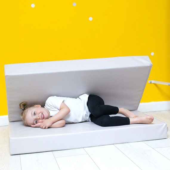 Colchonetas para dormir la siesta en el colegio