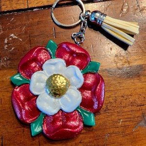 Tudor rose - rose keychain- England - henry viii - heraldic rose - war of the roses - Tudor dynasty - history buff - medieval England