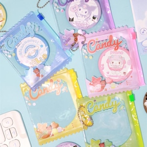 かわいい PVC バッジホルダー - 10.8 cm x 9 cm キャンディバッグスタイル、安全な留め具付き