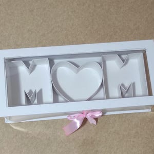 Caja de regalo para mamá: caja de cartón rellenable con forma de corazón para mamá para chocolate, flores, charcutería, dulces, golosinas y arreglos florales
