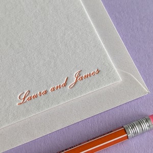 Gepersonaliseerde platte briefkaarten met schriftletters - correspondentiekaarten - inktkleur naar keuze. Individueel - stel - familie Briefpapier