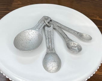 Vintage Metal Measuring Spoons, Vintage Kitchen Gadgets, Kitchen Decor, Rustic Kitchen Decor