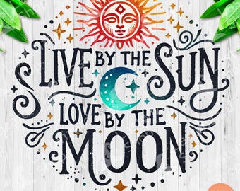 Op de afbeelding: Een kleurrijk grafisch ontwerp met een zon en maan, en de tekst "Live by the Sun Love by the Moon".