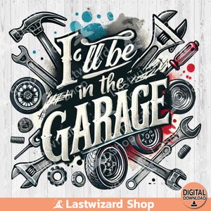 以下が含まれることがあります： 「I'll be in the garage」というテキストが、工具や自動車部品に囲まれた白黒のグラフィックデザイン。デザインは、赤、青、白の塗料の飛沫で、グランジな美しさがある。