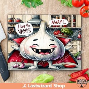 Puede incluir: Una tabla de cortar rectangular con un dibujo animado de un diente de ajo disfrazado de vampiro, con el texto "I keep the VAMPS" y "AWAY!". El fondo muestra una escena de cocina con verduras.