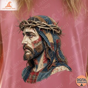 Puede incluir: Una imagen de descarga digital que presenta un perfil de una persona con barba y una corona de espinas. La cara y el tocado de la persona están hechos de tela de retazos en tonos rojos, azules y beige. La imagen tiene el texto "DESCARGA DIGITAL".