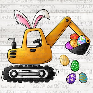 Könnte beinhalten: Ein gelber Spielzeugbagger mit Hasenohren schaufelt bunte Ostereier auf. Der Bagger steht auf einem weißen Holzgrund.