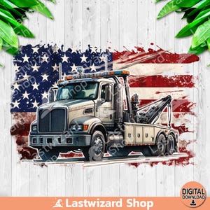 Könnte beinhalten: Ein weißer Abschleppwagen vor einem roten, weißen und blauen amerikanischen Flaggenhintergrund. Der Abschleppwagen hat einen großen Pritschenwagen mit einer Winde und einem Ausleger.