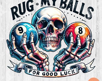 Könnte beinhalten: Ein Schädel mit einem zahnigen Grinsen hält zwei Billardkugeln, eine blaue mit der Nummer 9 und eine rote mit der Nummer 8. Der Text "RUG MY BALLS FOR GOOD LUCK" steht über dem Schädel.