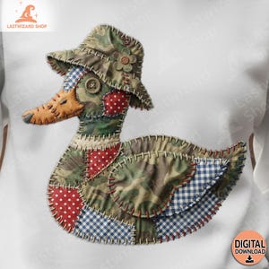 Peut inclure: Un motif de canard patchwork fantaisiste avec un chapeau et un corps camouflage, des pois rouges et des patchs vichy bleus. Le canard a un bec brun en simili cuir et est orné d'un bouton et d'une fleur. L'étiquette indique "TÉLÉCHARGEMENT NUMÉRIQUE".